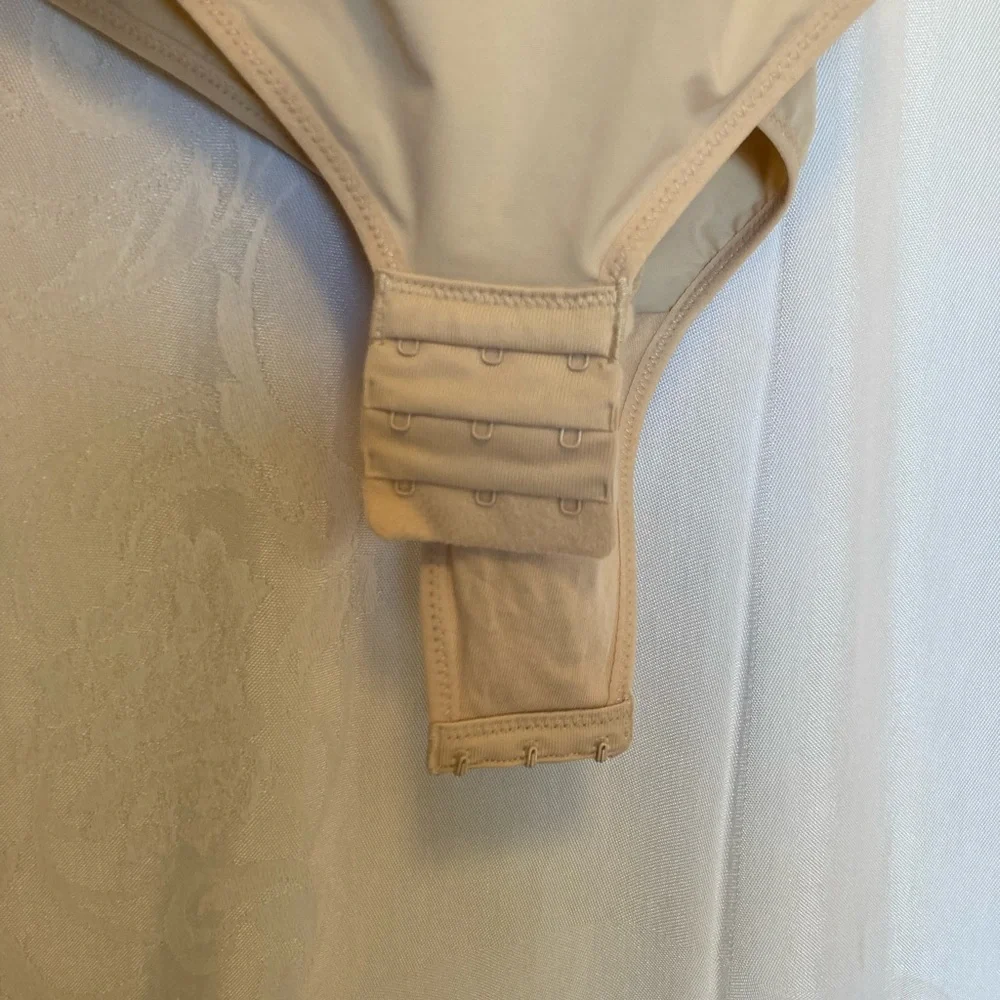 Maidenform Size Medium Beige Shapewear Bodysuit Adjustable - Picture 6 of 6